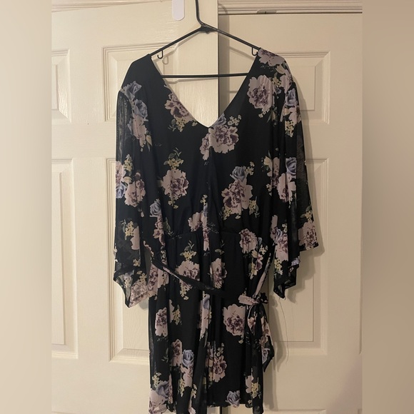 Charlotte Russe Romper 2X - Picture 2 of 3